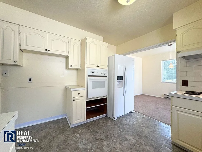 338 Regents Blvd — Photo 6