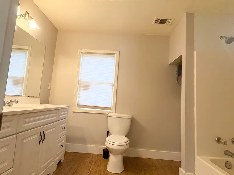 634 State St — Photo 4