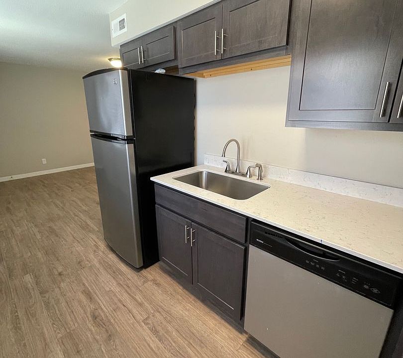 1st image of 804 W Illinois St #306