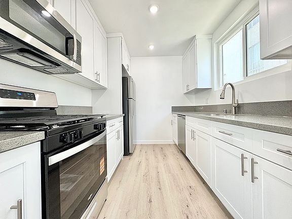 5th image of 1206 S Sherbourne Dr #1A