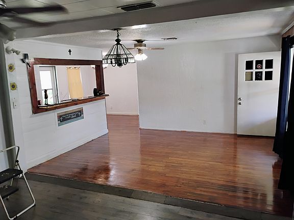 2nd image of 316 E Hoffman Ave