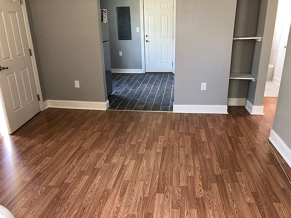 4th image of 1405 Lenmore St