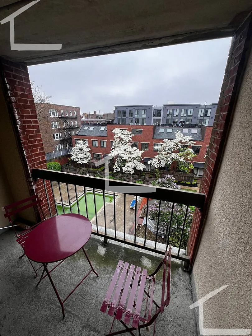 huge 2 bed in Allston — Photo 4