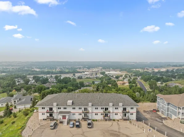 1520 16th St SW APT 201, Minot, ND 58701