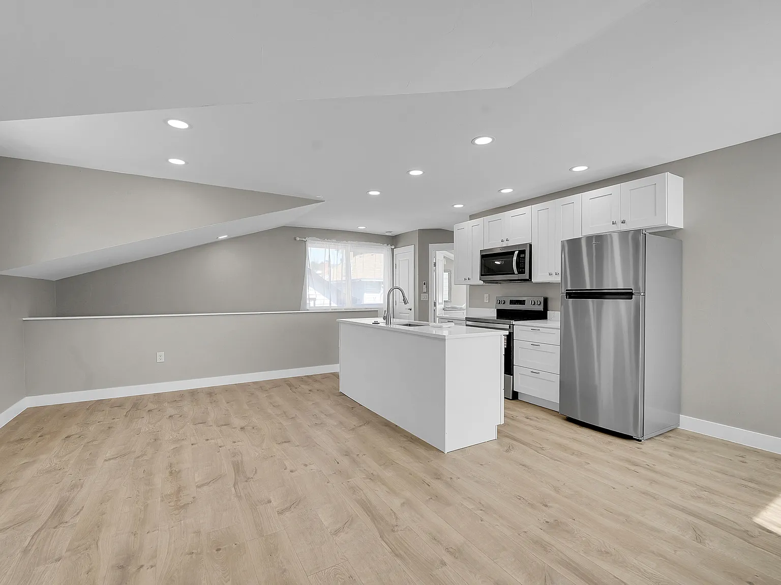 1 bed, 656 sqft, $2,200 — Photo 2