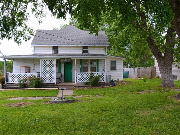 503 E 7th St, Lyndon, KS 66451