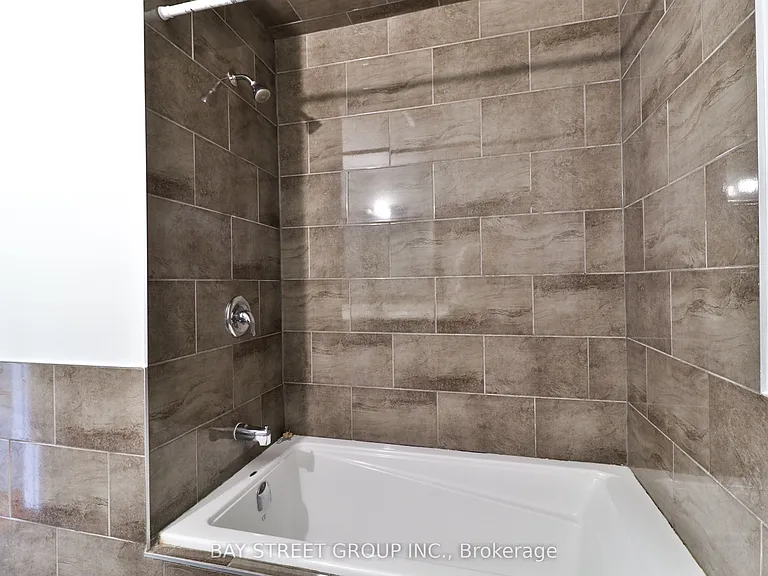 489 Fergo Ave #UPPER — Photo 17