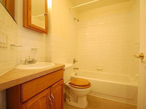 5th image of 2053 8th Ave APT 2B