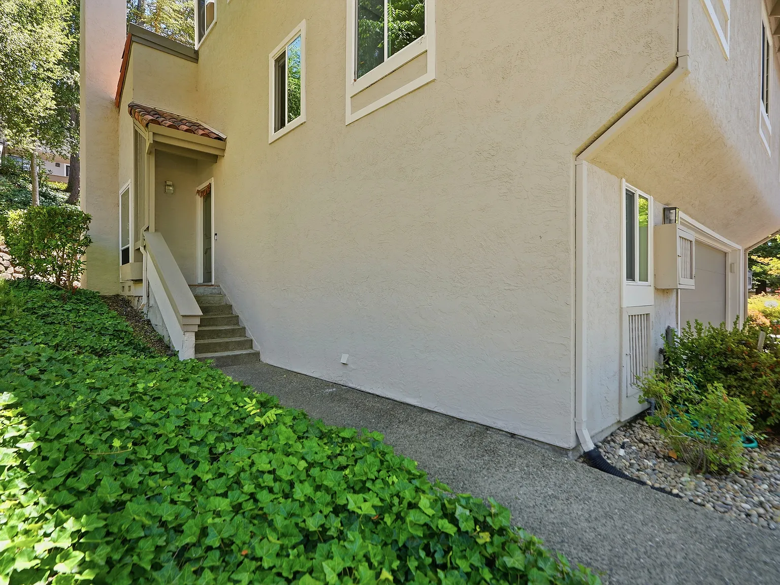 3 bed, 1937 sqft, $5,400 — Photo 3
