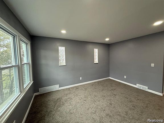 3rd image of 17694 Teppert St