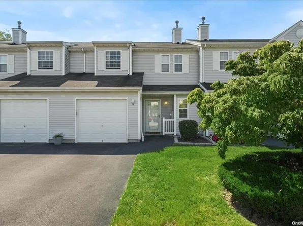 58 Smith Avenue #58, Bay Shore, NY 11706