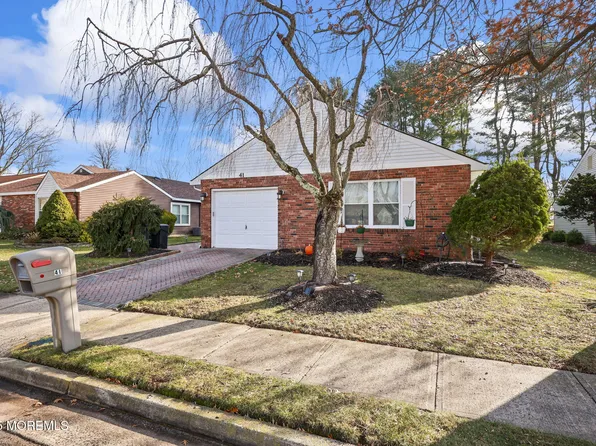 41 Suffolk Way, Marlboro, NJ 07746
