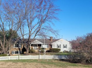 9466 Crest Hill Rd, Marshall, VA 20115
