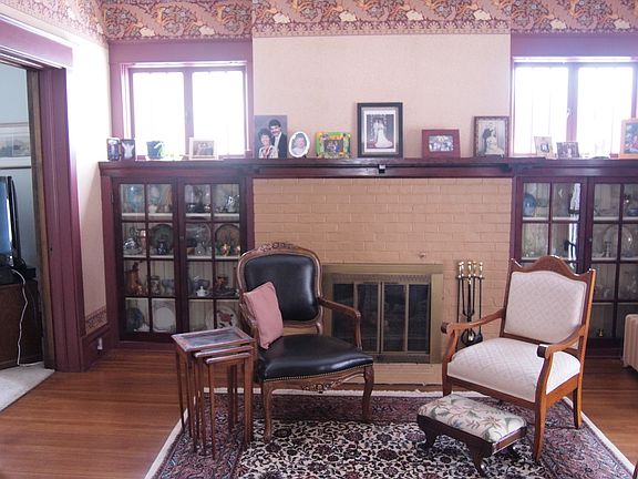 Living Room w/gas fireplace