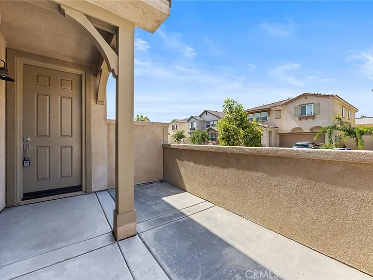 1820 Julie Dr — Photo 2