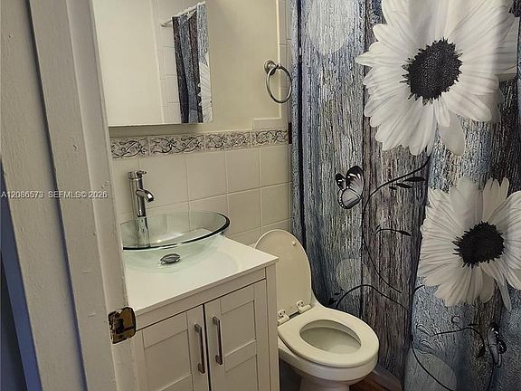 5th image of 6570 Thomas St