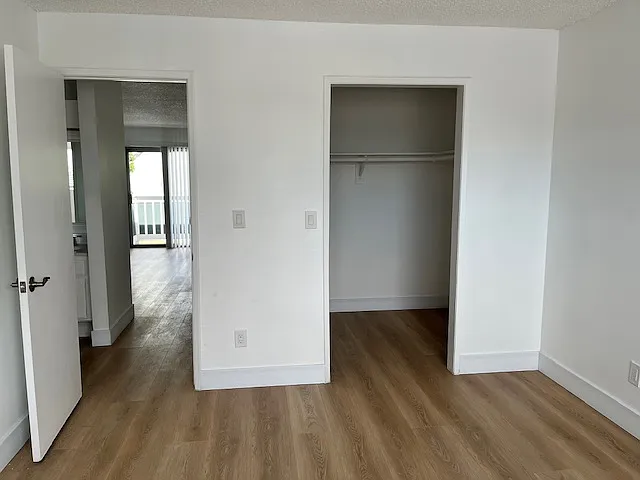 Villa Woods Apartments — Photo 10