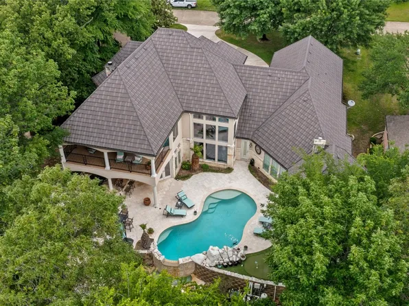 215 Lakeside Dr, Malakoff, TX 75148