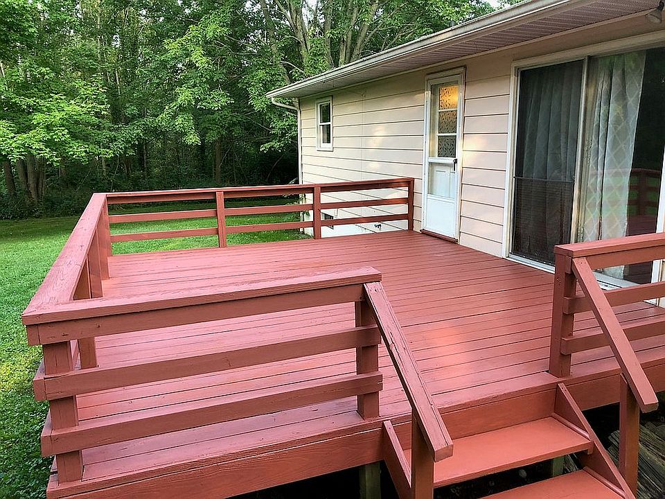Newly Refinished Deck