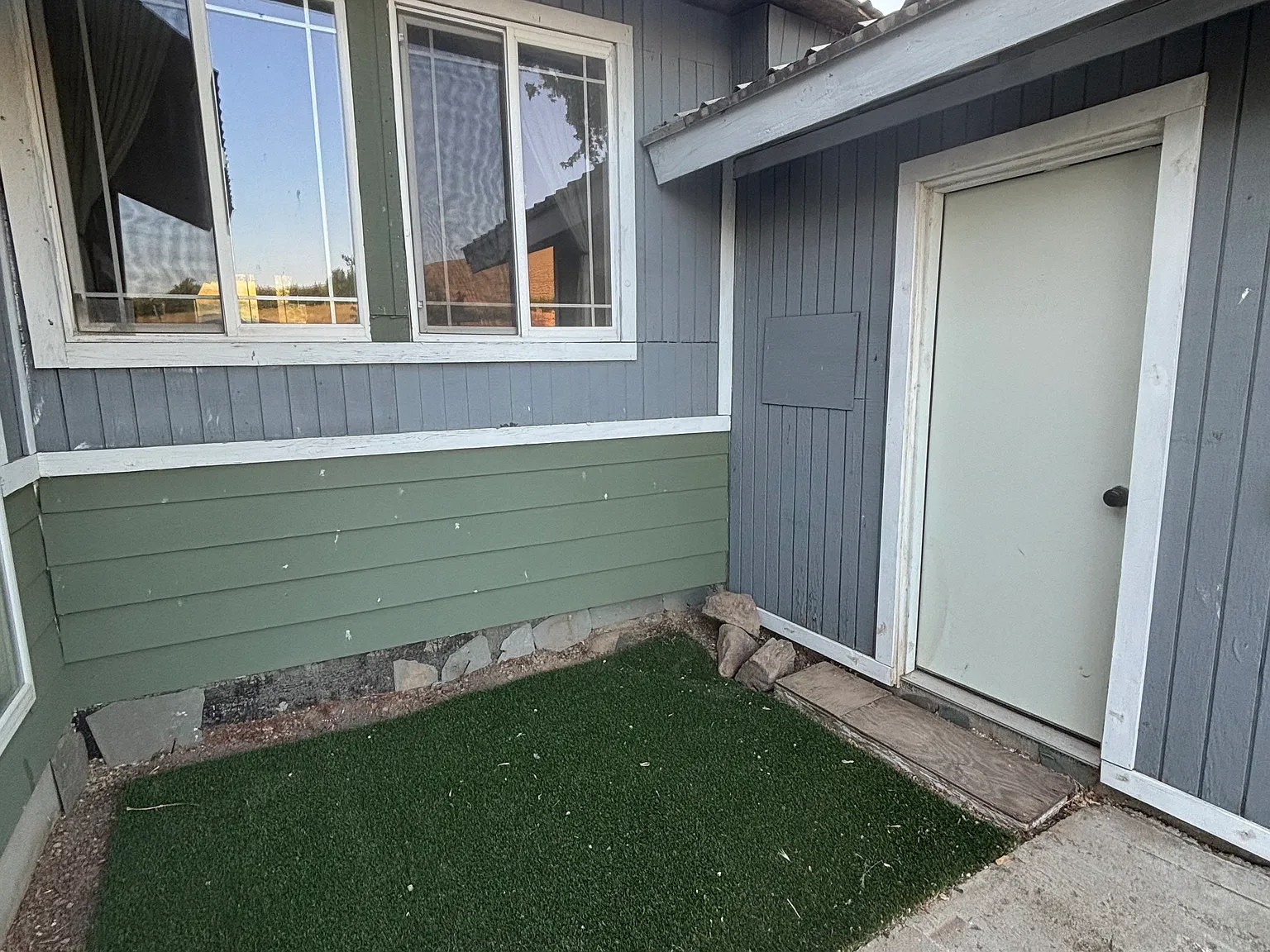 461 Desiree Ln — Photo 2