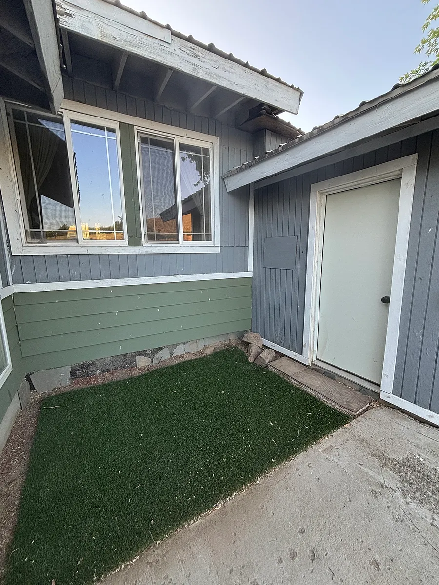 Building Photo - Desiree Ln