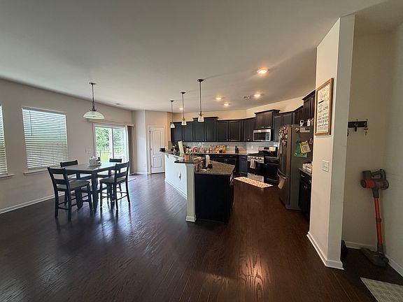 3rd image of 16031 Harbor Hill Dr