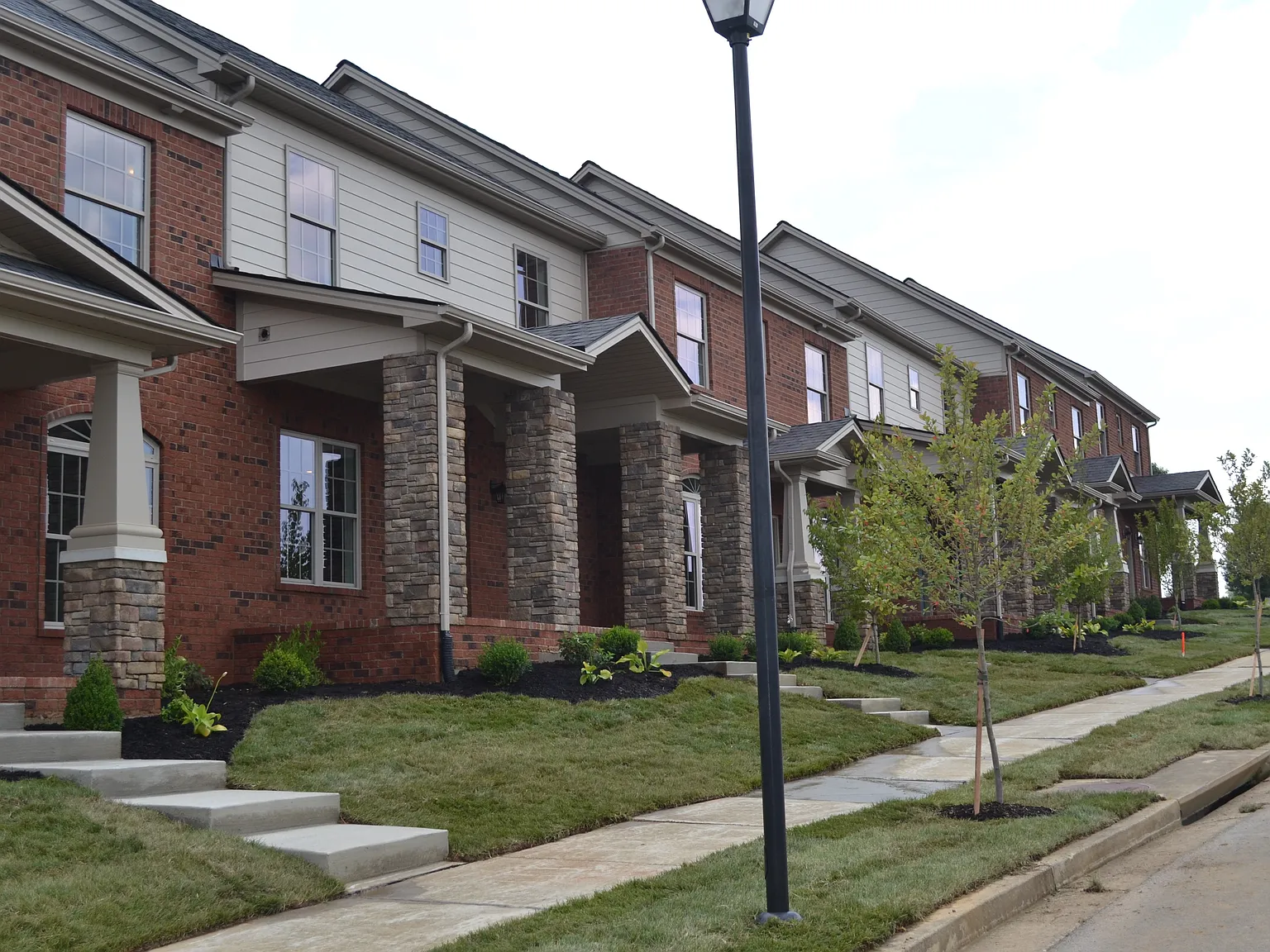 2 bed, 1700 sqft, $2,100 — Photo 2