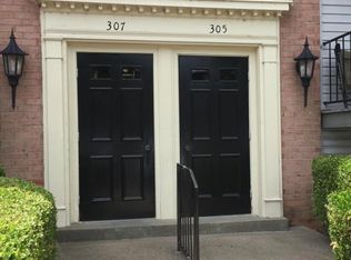 305 Chanel Ct APT 4, Louisville, KY 40218