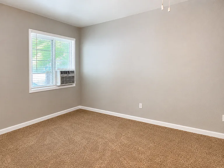 1121 & 1129 Magnolia Ave — Photo 12