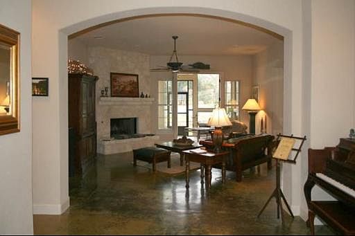 3rd image of 828 CANTERBURY HILL