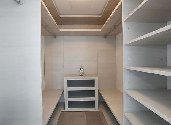 4th image of 31 SE 6th St APT 1816