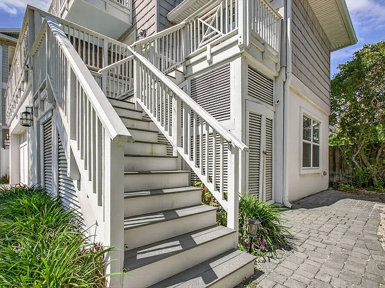 1766 Beach Ave — Photo 4