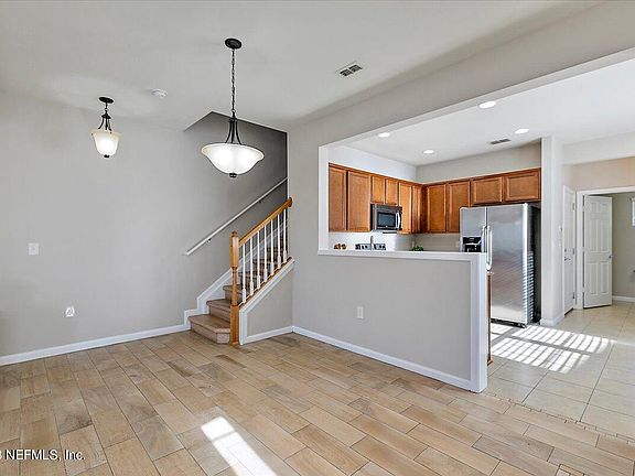 4th image of 6922 Roundleaf Dr