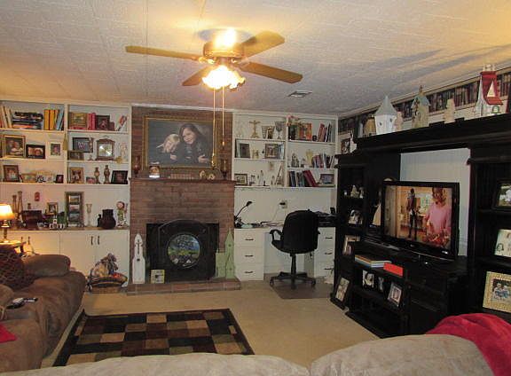 4th image of 912 West Ave