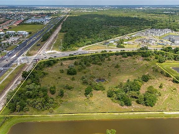 2nd image of 10000 Tamiami Trl