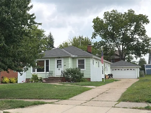 6479 Buckingham Dr, Parma, OH 44129