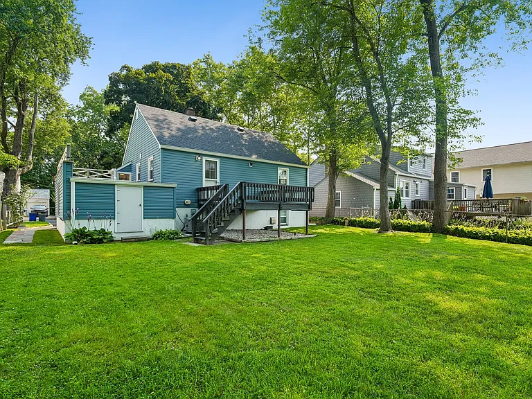 47 Rose Ave — Photo 29