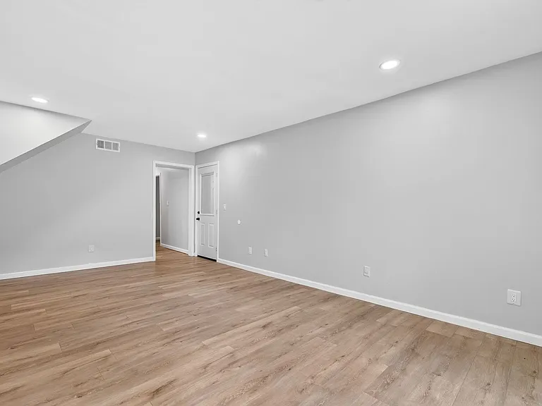 2136 Sara Ashley Way — Photo 34