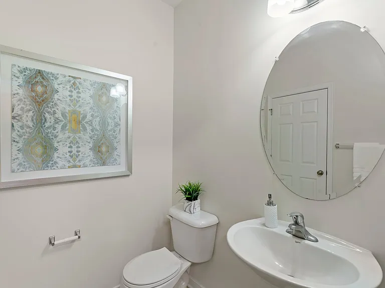 650 Claire Ln — Photo 4