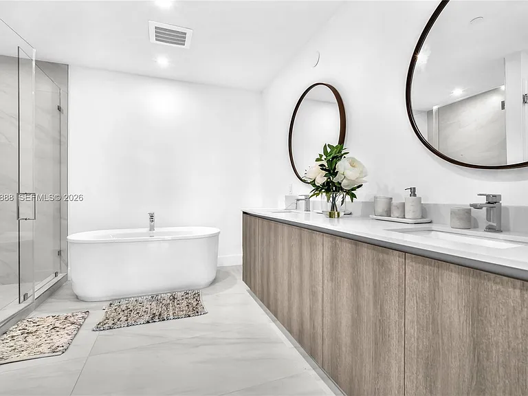 17550 Collins Ave #1002 — Photo 18