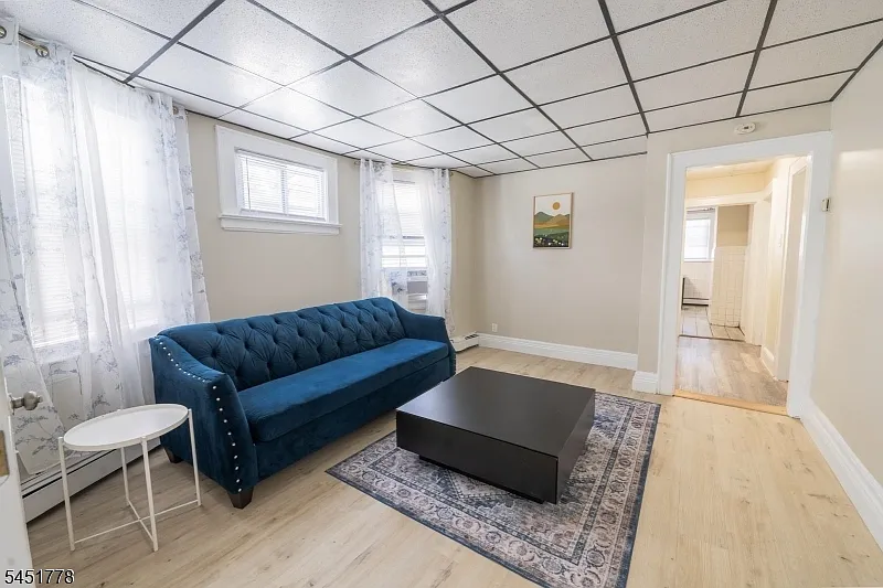 3 bed, 1.0 bath, $2,500 — Photo 2