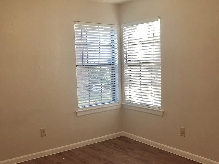 615 Valley Spring Dr — Photo 16
