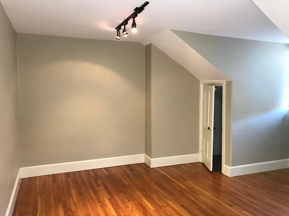 living/dining space - 222 Northampton St #3