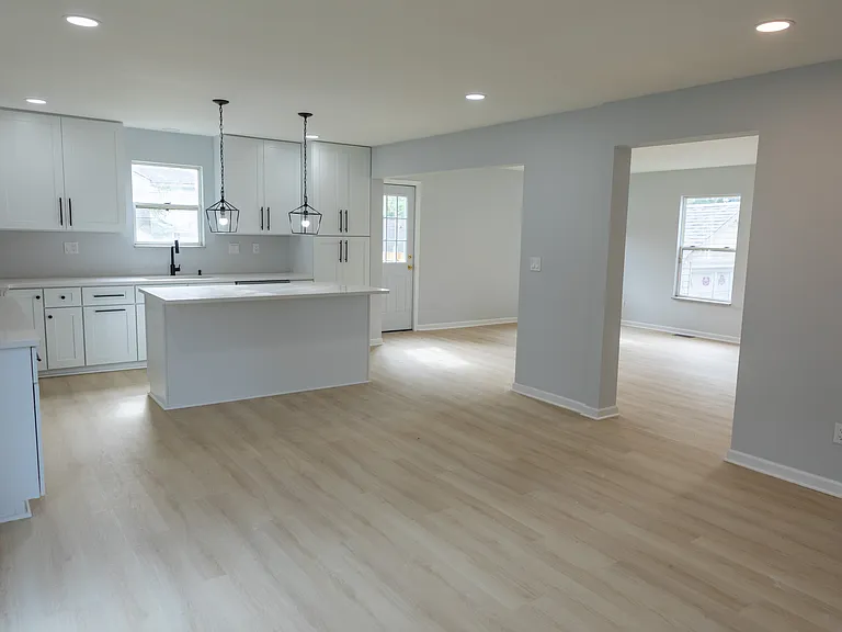 512 N Warren Ave — Photo 7