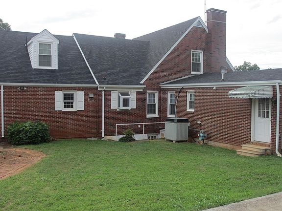 2nd image of 313 College St