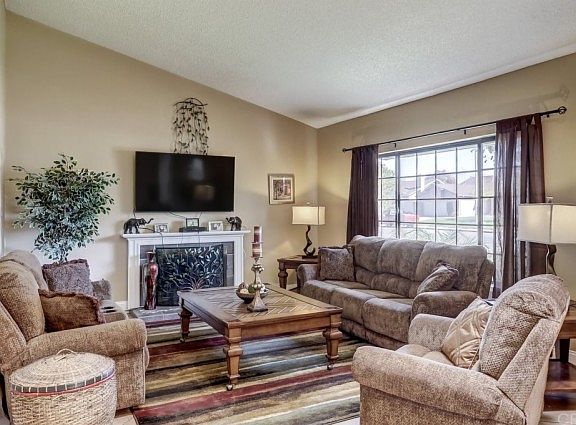 2nd image of 15143 Jacquetta Ave