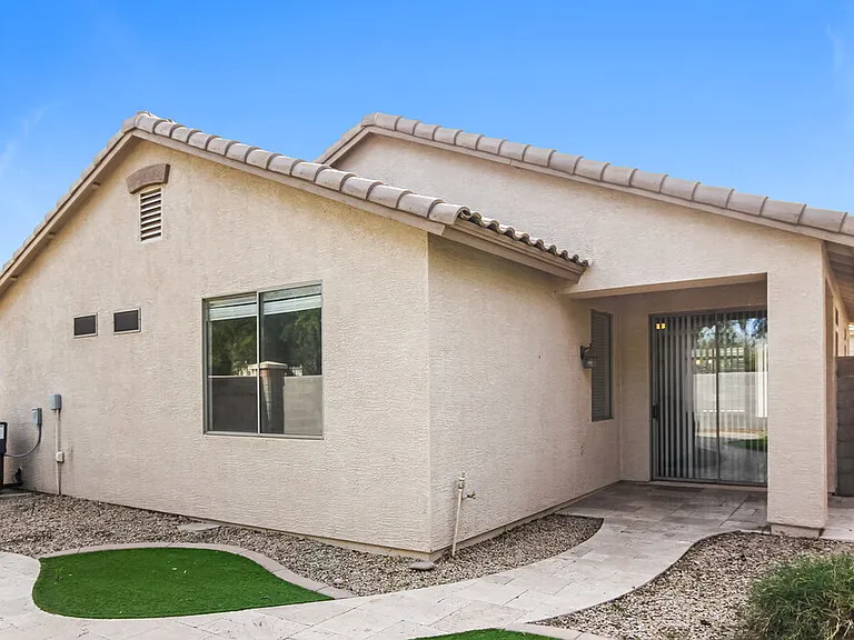 1990 E Browning Pl — Photo 16
