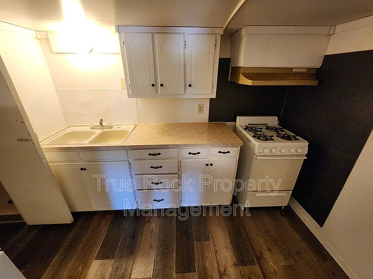 821 N Highland St #C — Photo 4