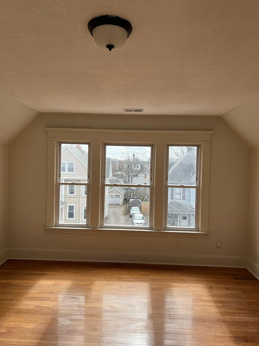 Building Photo - 71 Smith St #3