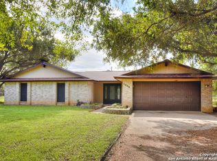 1006 County Road 673, Devine, TX 78016